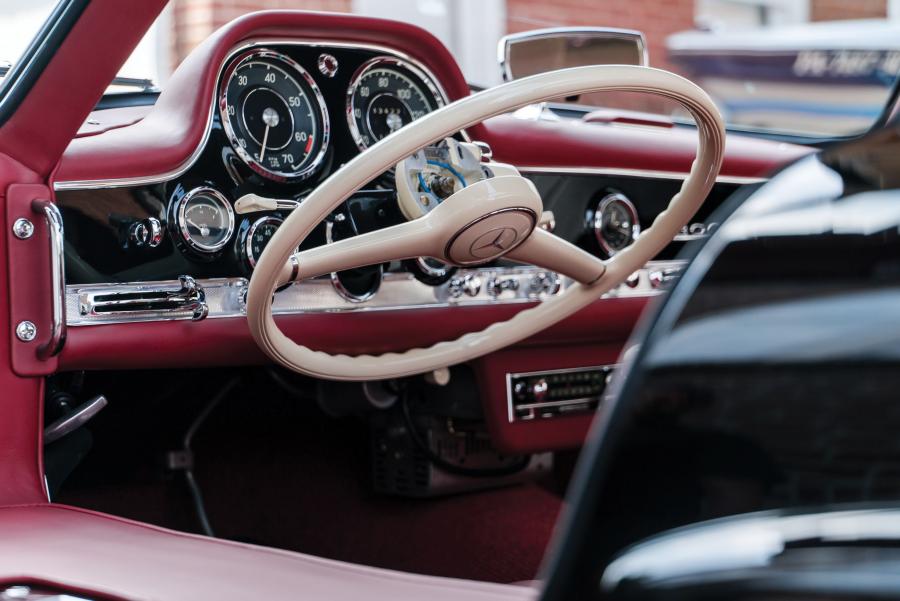 Панель приборов Mercedes-Benz 300 SL 1957 года  (фото 30 из 59)
